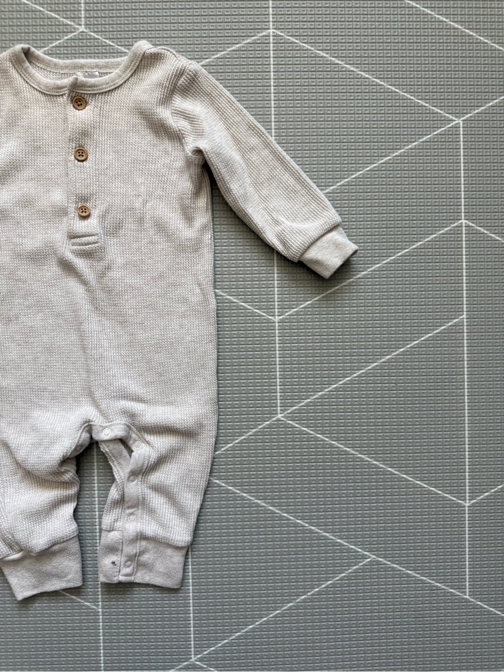 Modern moments|Baby gender neutral cream beige waffle knit button jumpsuit•6-9M